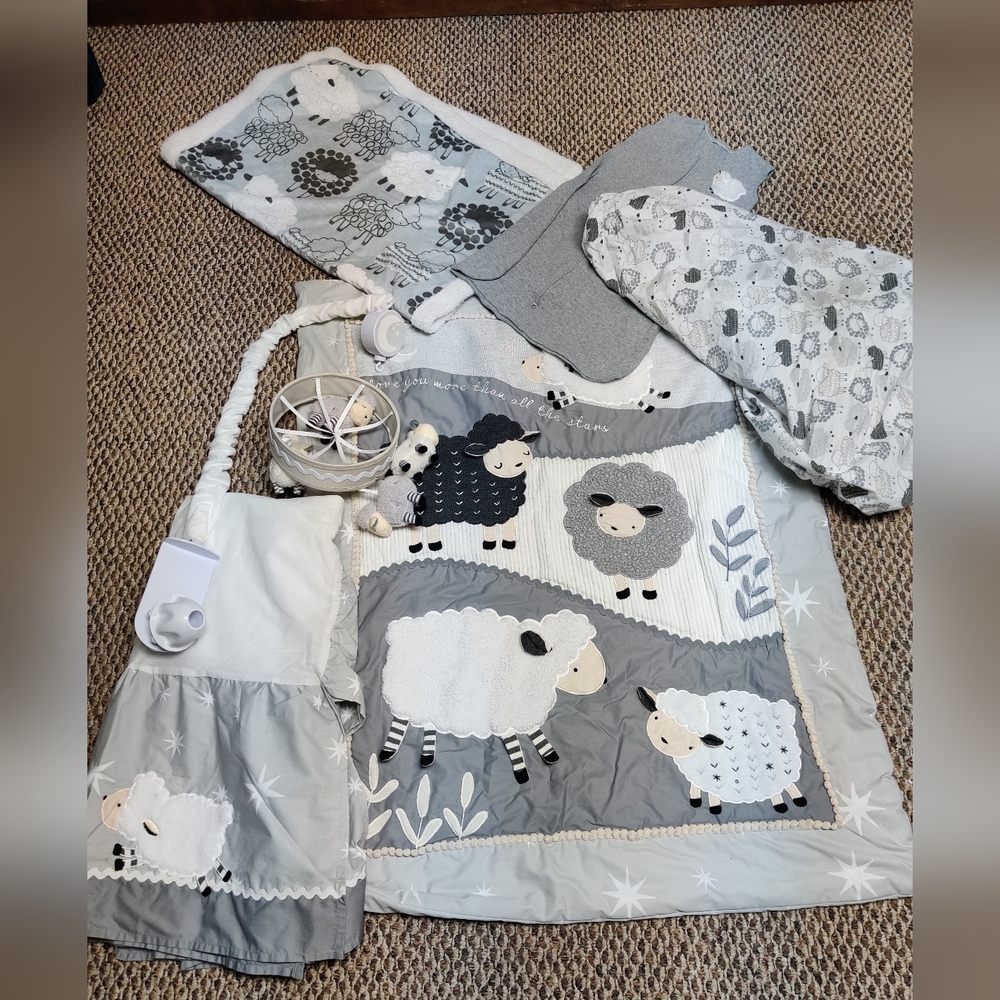 Lambs and Ivy baby crib set